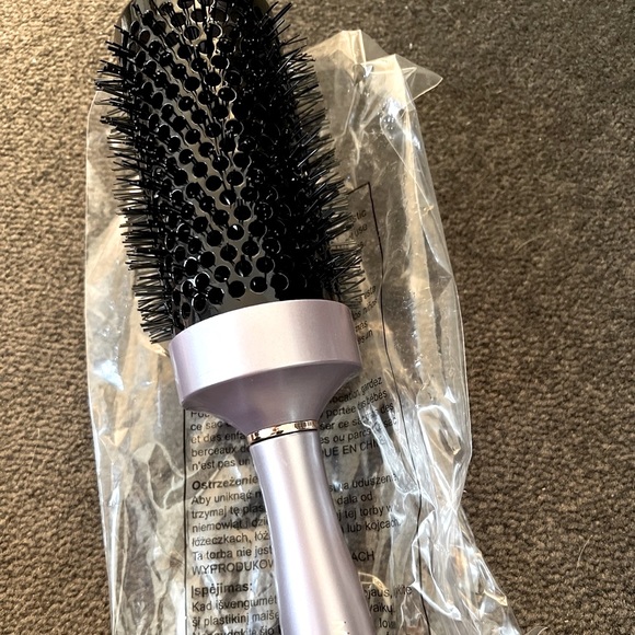 MONAT LIMITED EDITION MEDIUM ALUMINUM BARREL ROUND BRUSH - Picture 1 of 8